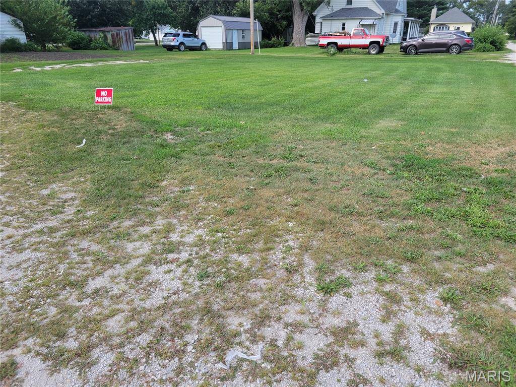 112 N Spruce ST, Nokomis, IL 62075