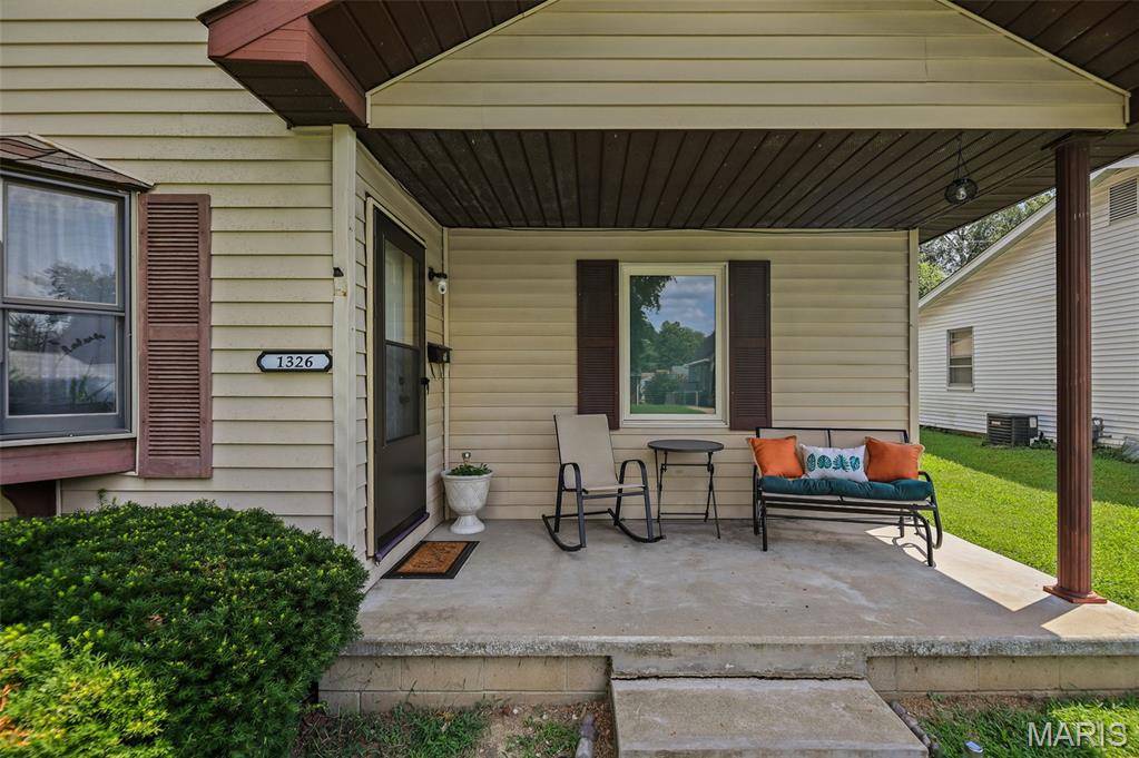 1326 Orchard ST, Belleville, IL 62221