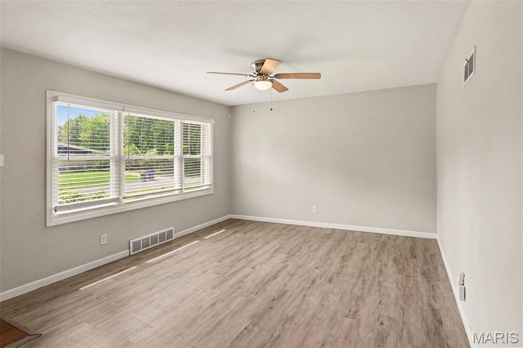 1405 Del Rey DR, Florissant, MO 63031