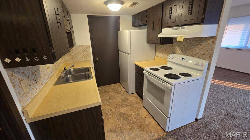1911 E D ST #6, Belleville, IL 62221