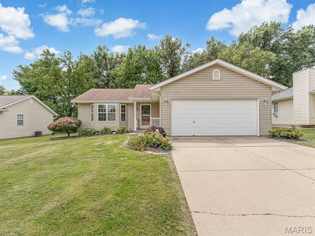 326 Briarwood DR, Waterloo, IL 62298