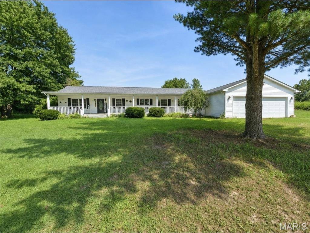 5766 Marine RD, Alhambra, IL 62001