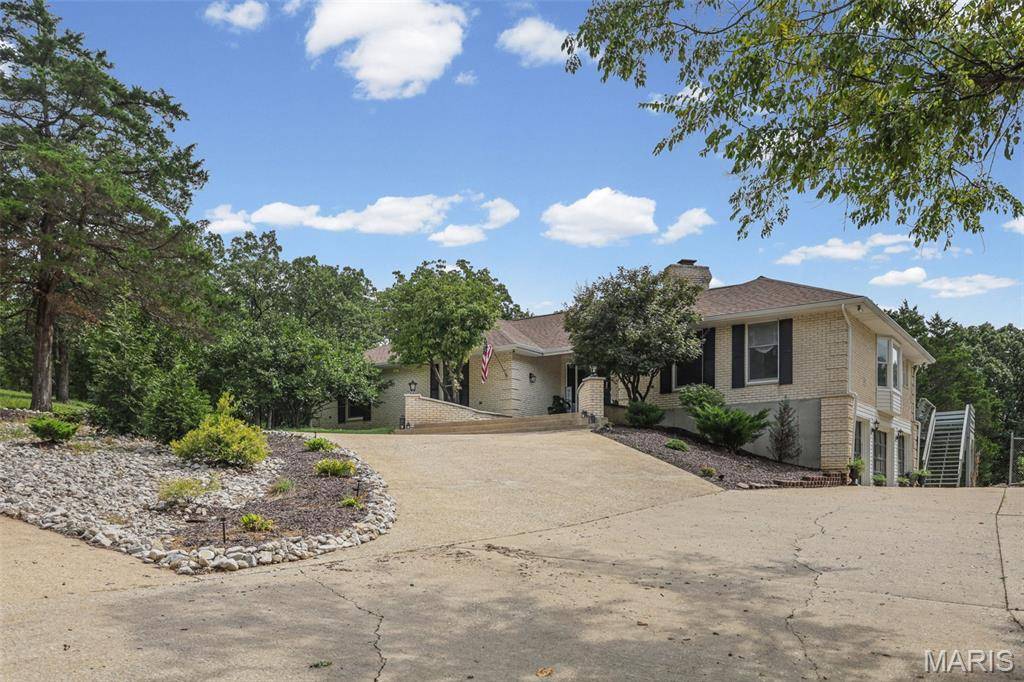 1501 Donover LN, Festus, MO 63028