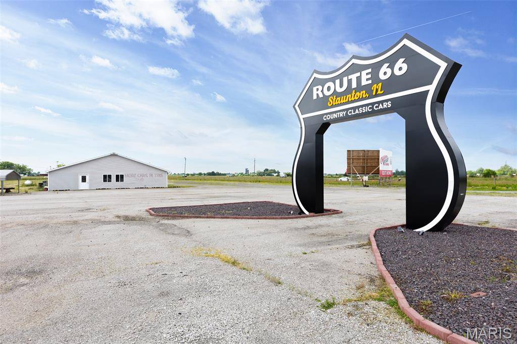 2149 E Frontage RD, Staunton, IL 62088