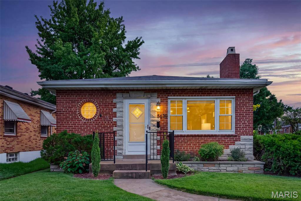 5690 Pernod AVE, St Louis, MO 63139