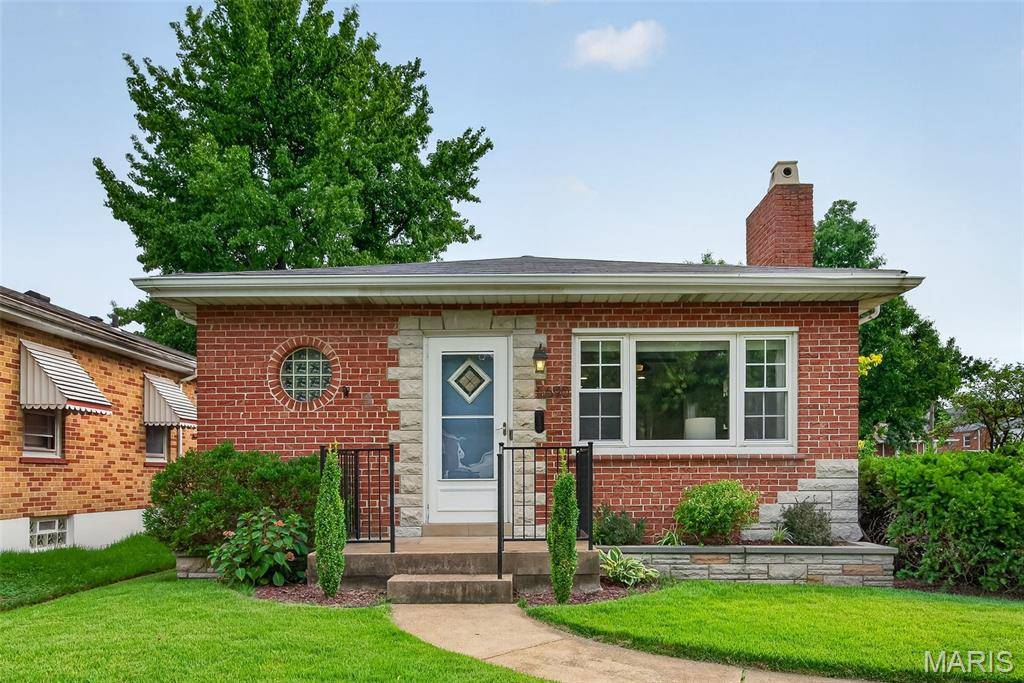 5690 Pernod AVE, St Louis, MO 63139