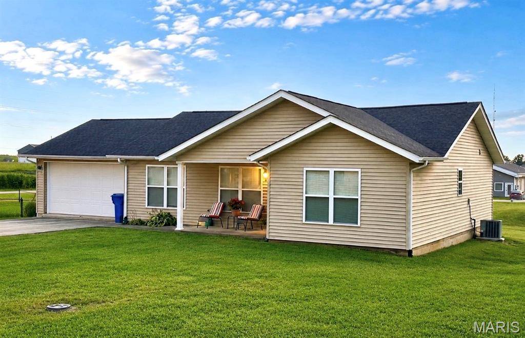 210 Black Willow LN, Cape Girardeau, MO 63701