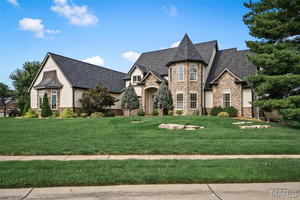 107 Place De Yeager, Lake St Louis, MO 63367