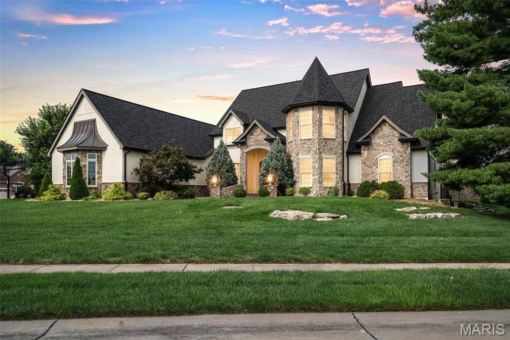 107 Place De Yeager, Lake St Louis, MO 63367