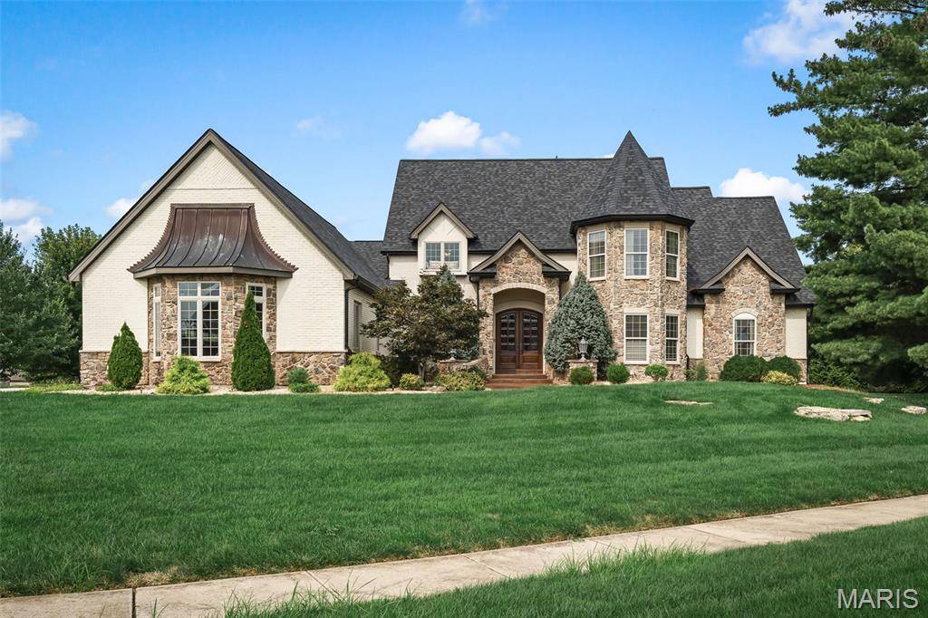 107 Place De Yeager, Lake St Louis, MO 63367