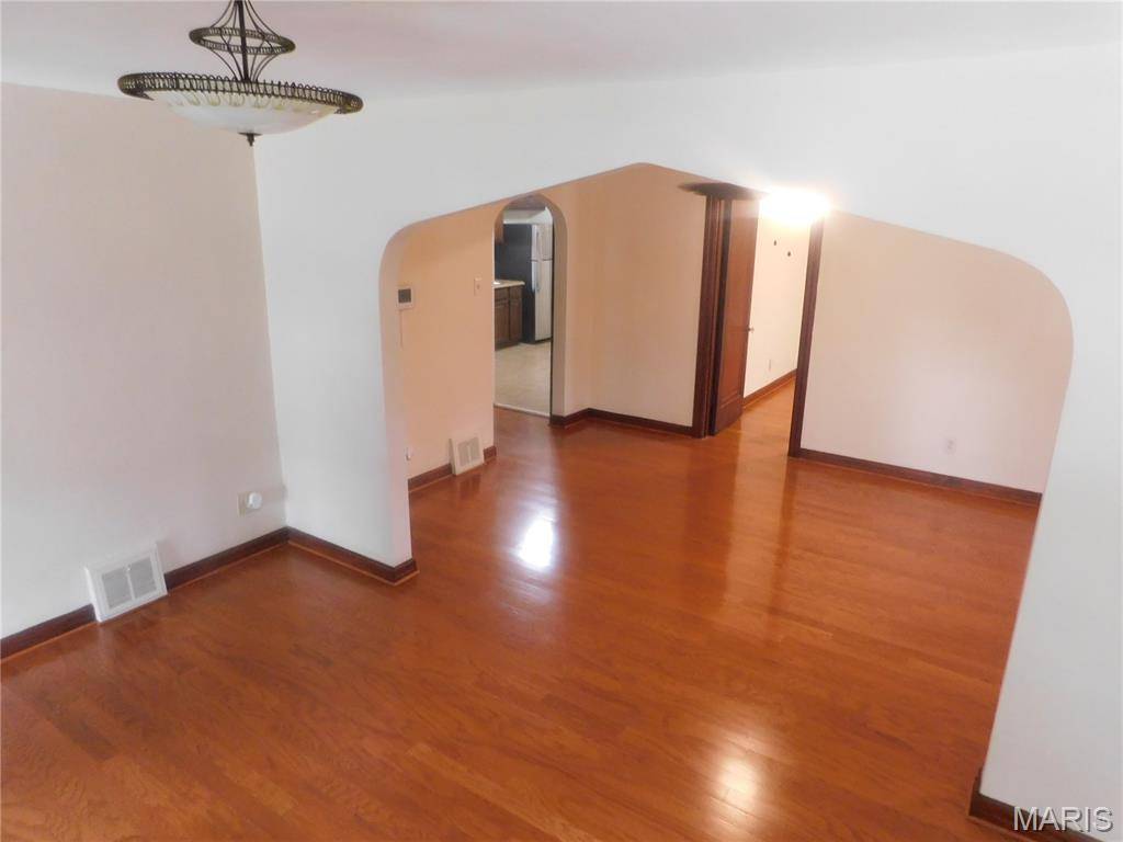 2904 Maywood AVE, St Louis, MO 63121