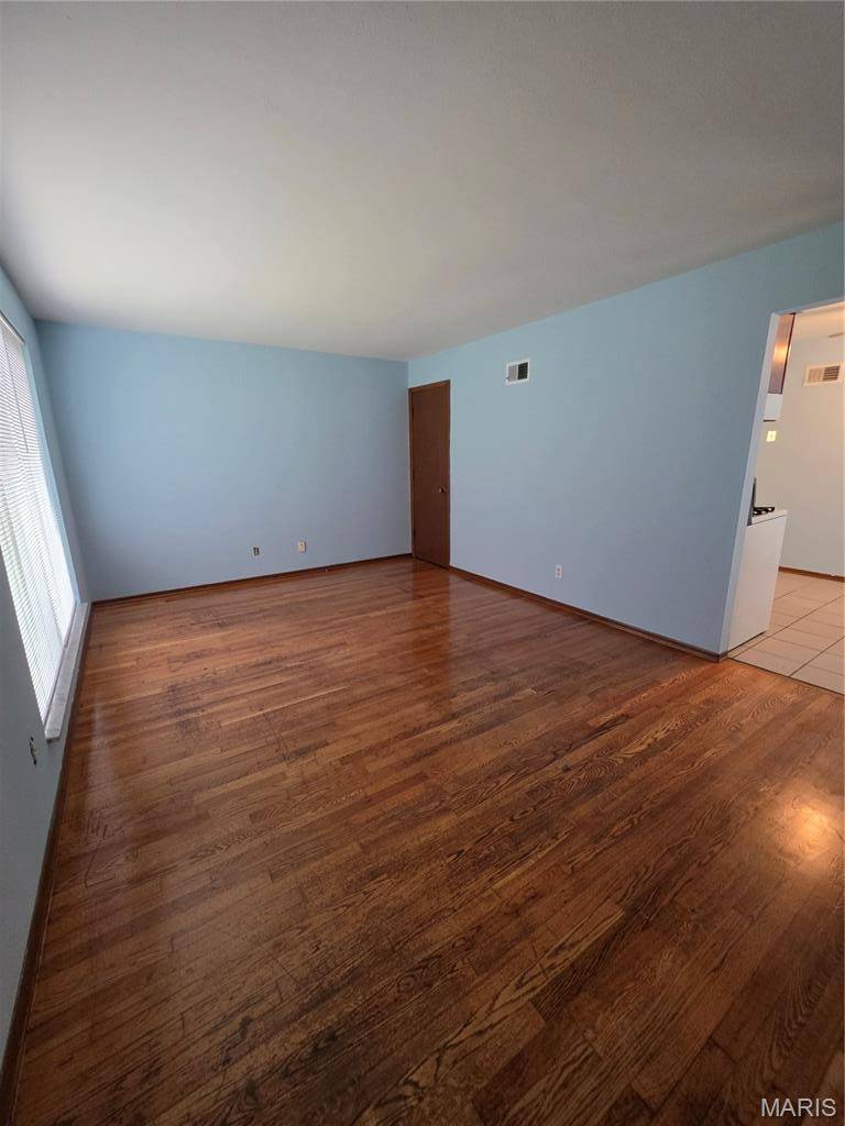 10531 Hobday AVE, St Ann, MO 63074