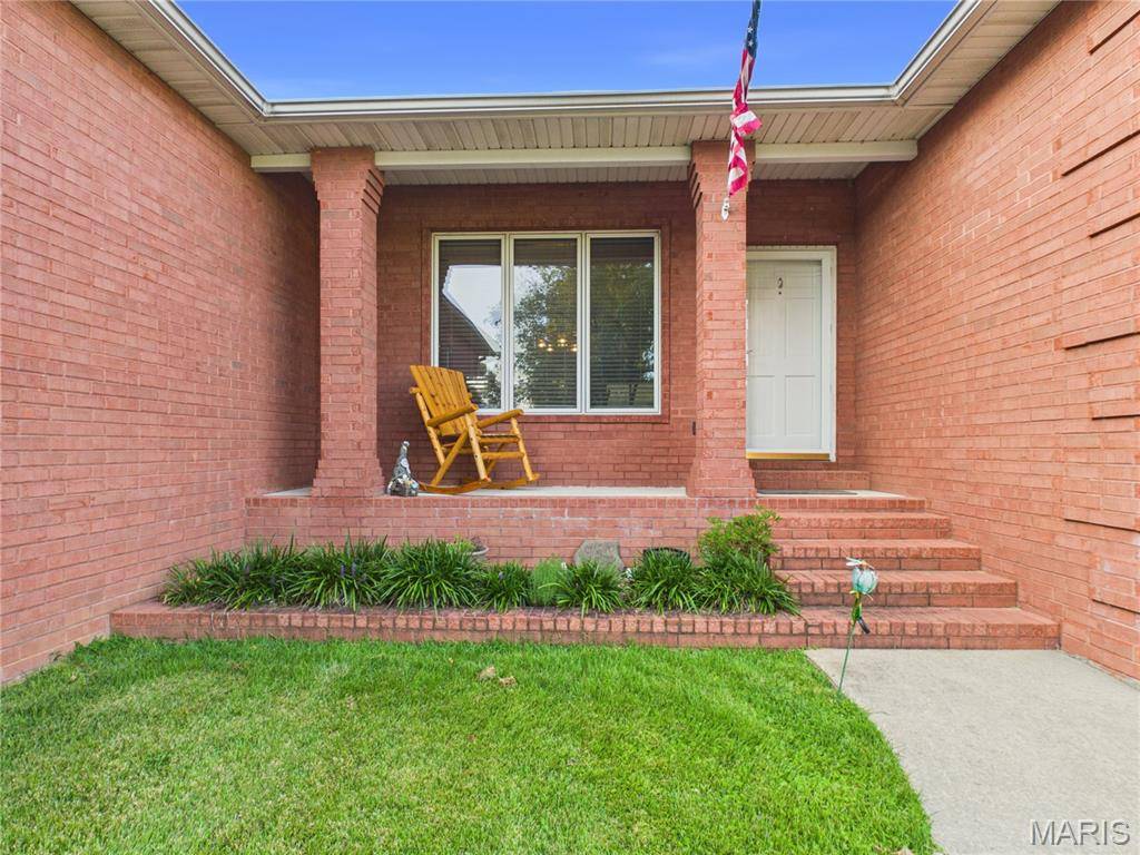 3001 Charlton LN, Poplar Bluff, MO 63901