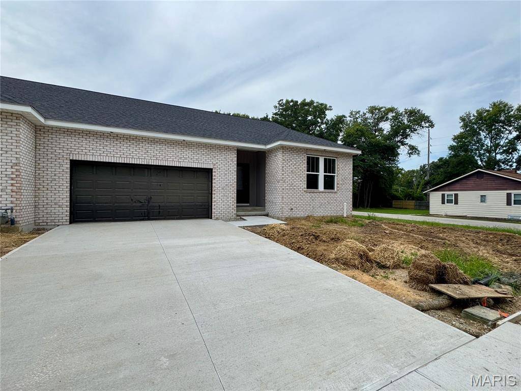 106 S Lawn AVE, O'fallon, IL 62269