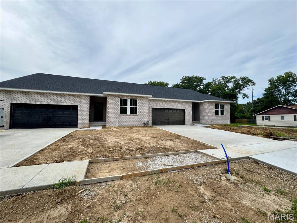 106 S Lawn AVE, O'fallon, IL 62269