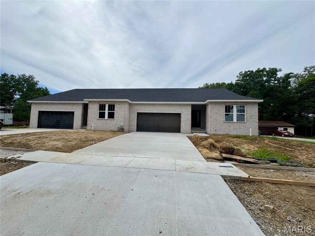 106 S Lawn AVE, O'fallon, IL 62269