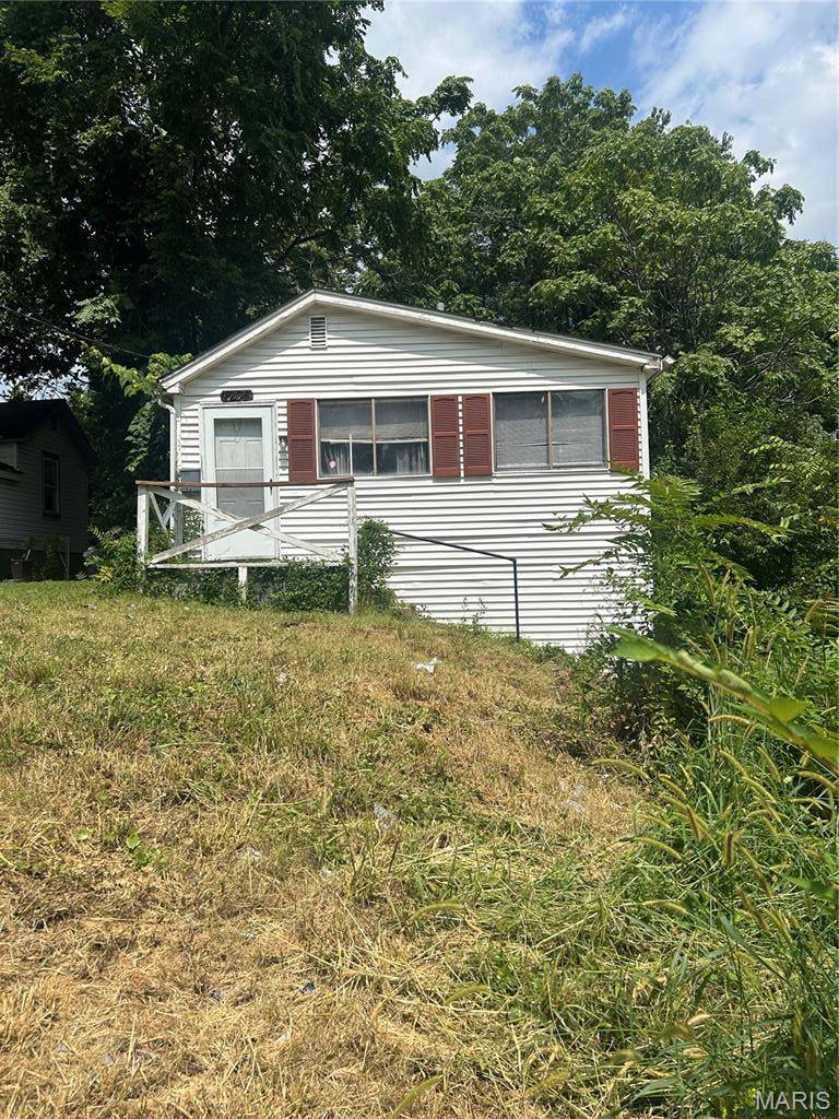 7205 Sapphire AVE, St Louis, MO 63136