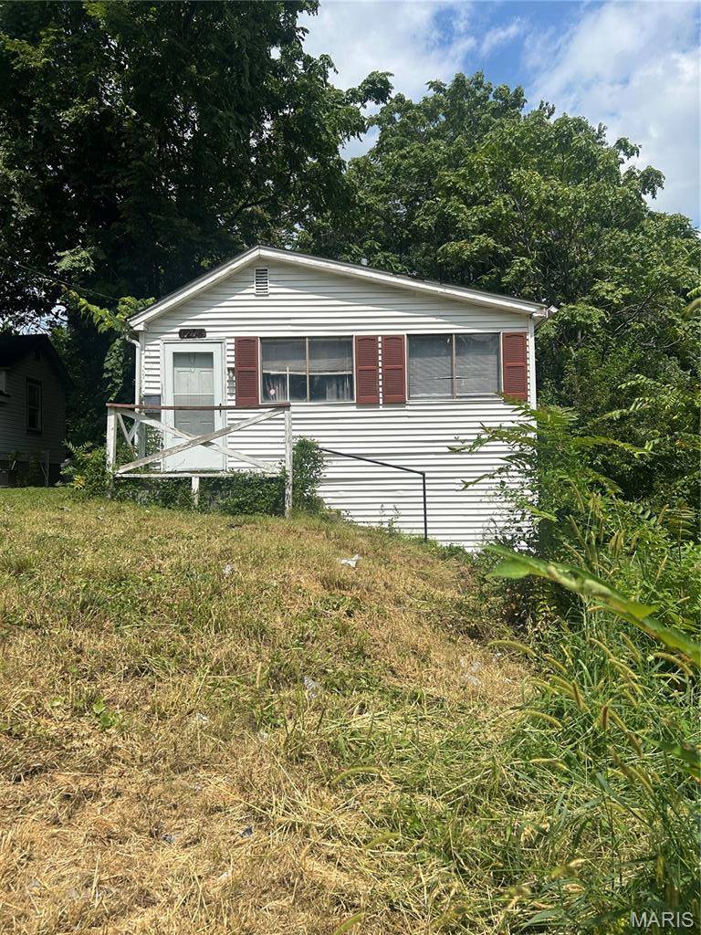 7205 Sapphire AVE, St Louis, MO 63136
