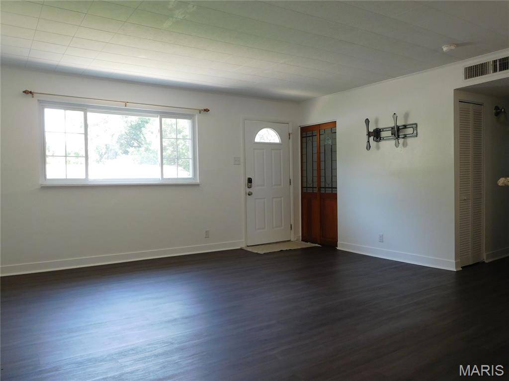 283 Ramsey LN, Ballwin, MO 63021