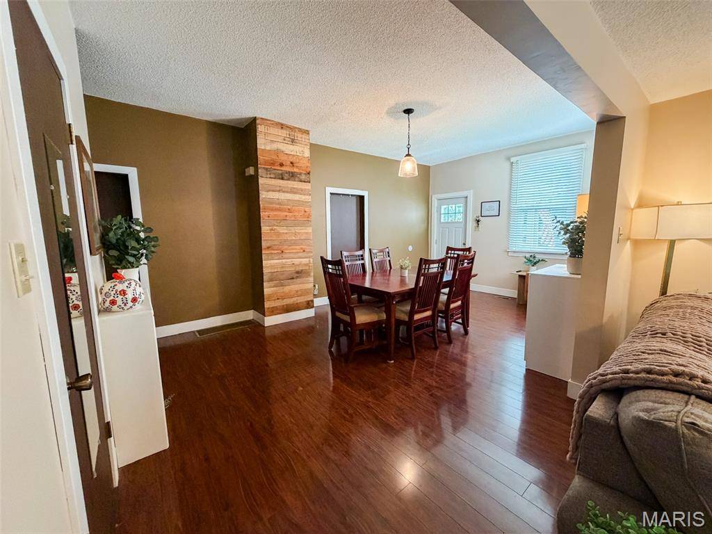 723 E Main, Greenville, IL 62246