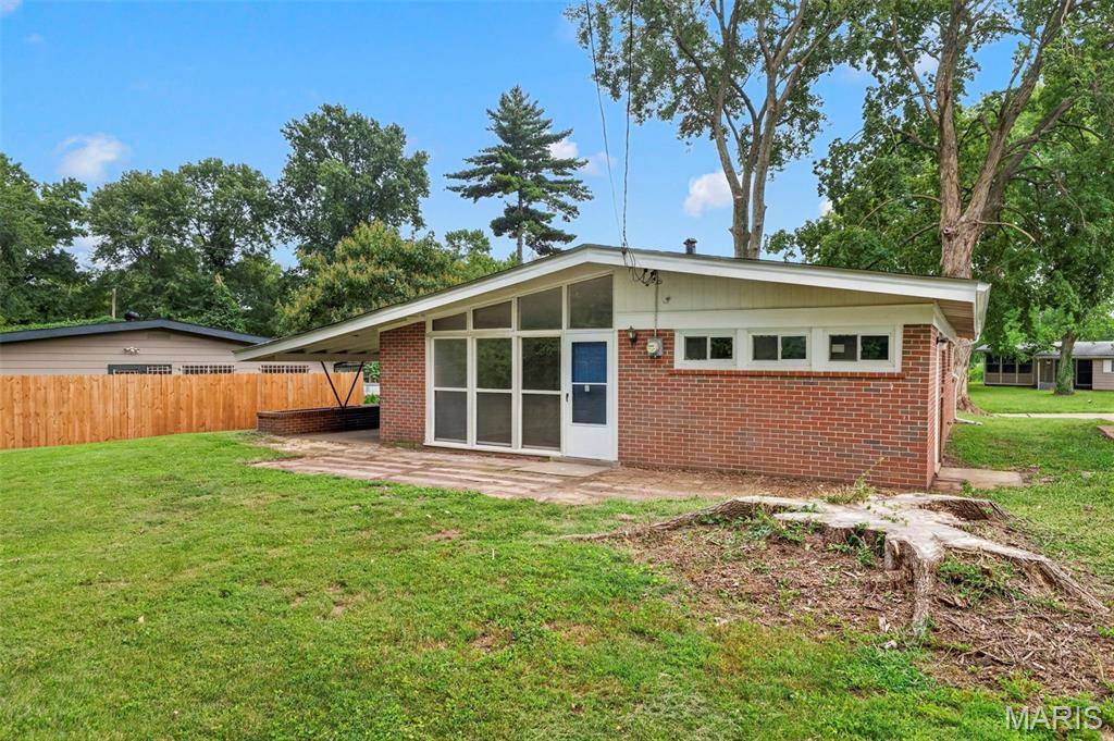 8401 Saint Olaf DR, Berkeley, MO 63134