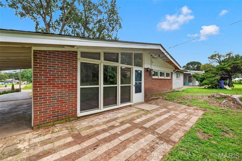 8401 Saint Olaf DR, Berkeley, MO 63134