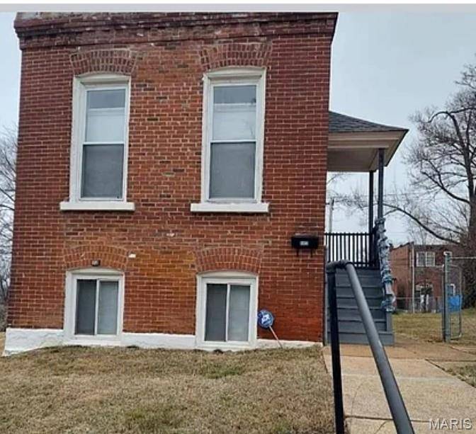 4463 Bessie AVE, St Louis, MO 63115