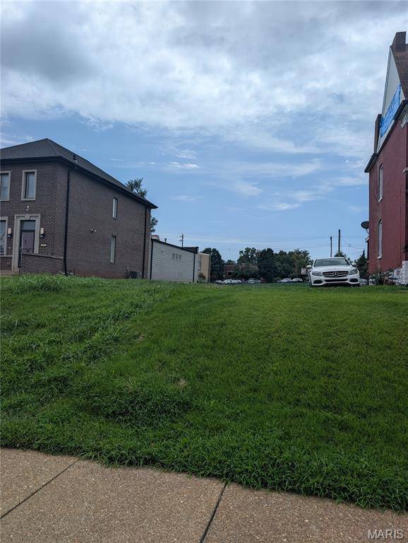 4320 Washington BLVD, St Louis, MO 63108