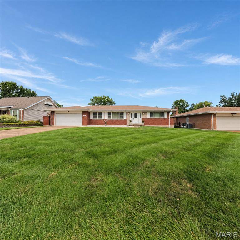 4150 Concord Oaks DR, St Louis, MO 63128