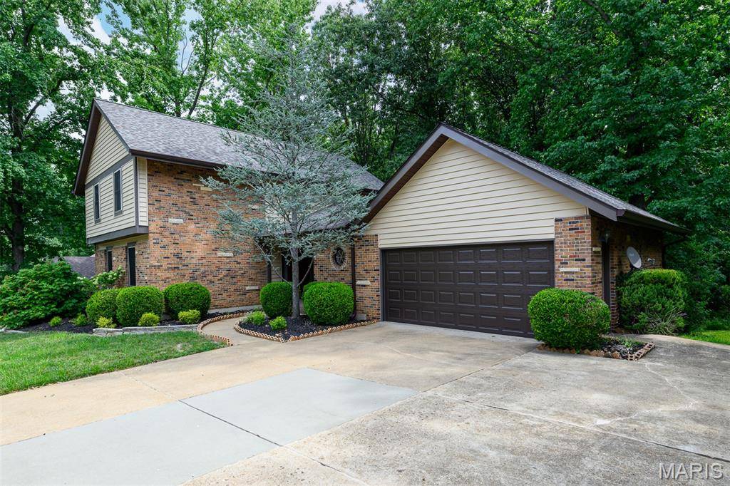 7156 Becker RD, St Louis, MO 63129