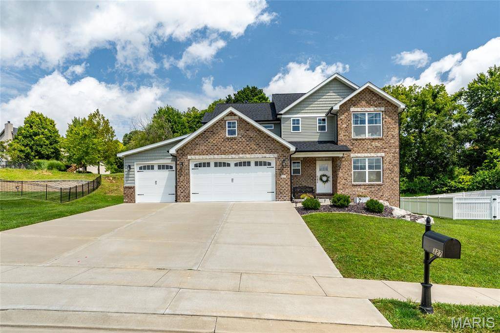 327 Star LN, Glen Carbon, IL 62034