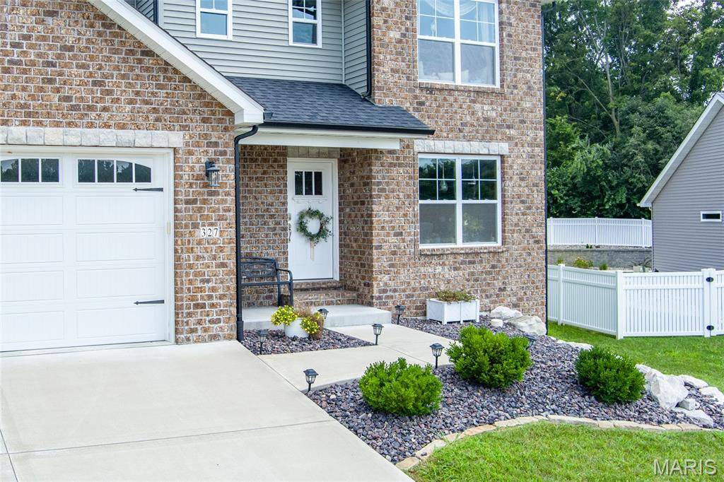 327 Star LN, Glen Carbon, IL 62034