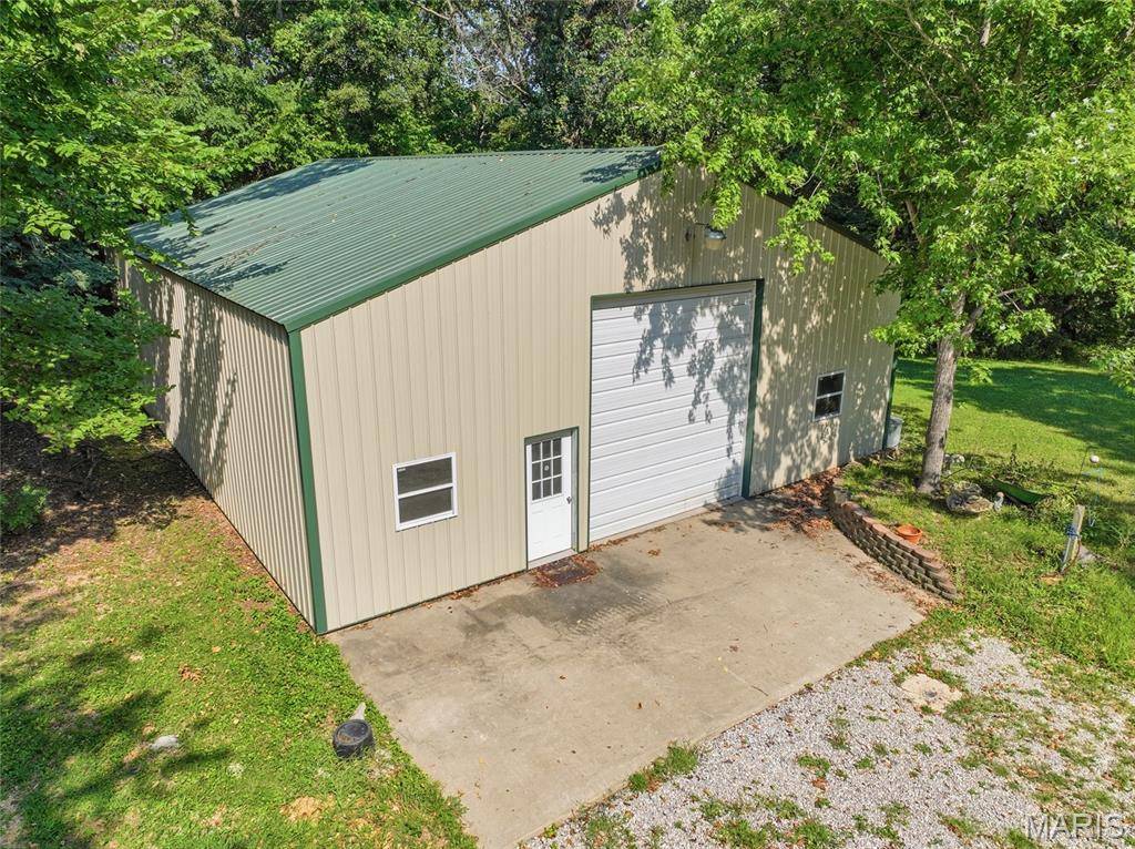 30998 Hutchison RD, Lebanon, MO 65536