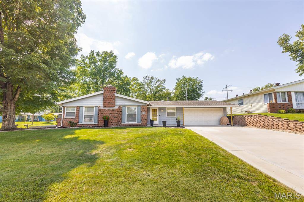 214 N Point RD, Fairview Heights, IL 62208