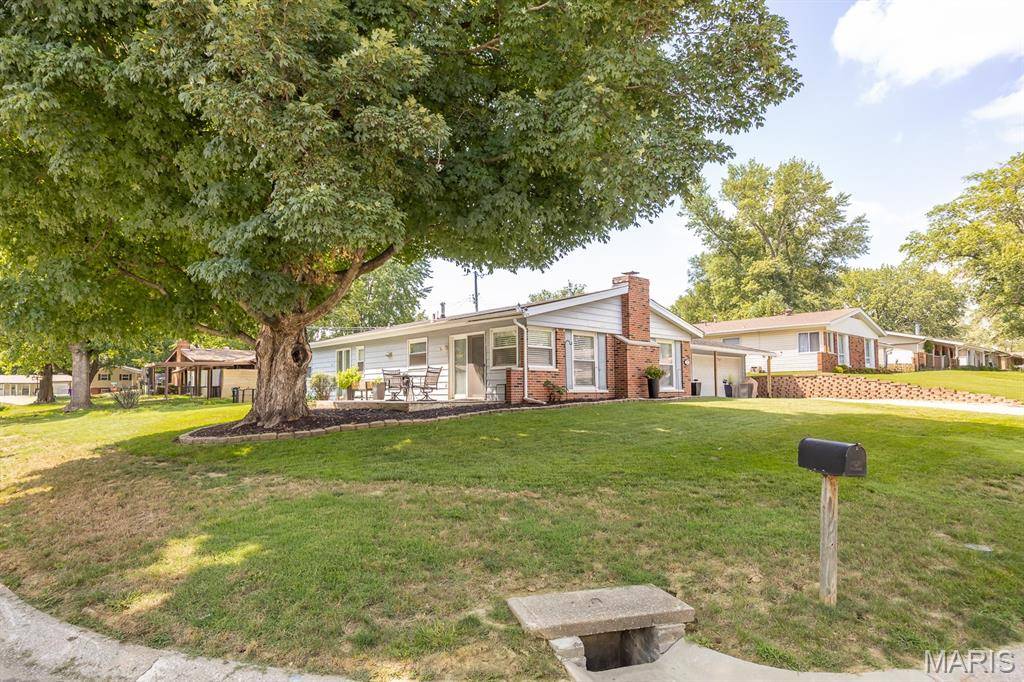 214 N Point RD, Fairview Heights, IL 62208