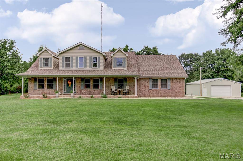 3816 Airport RD, Godfrey, IL 62035