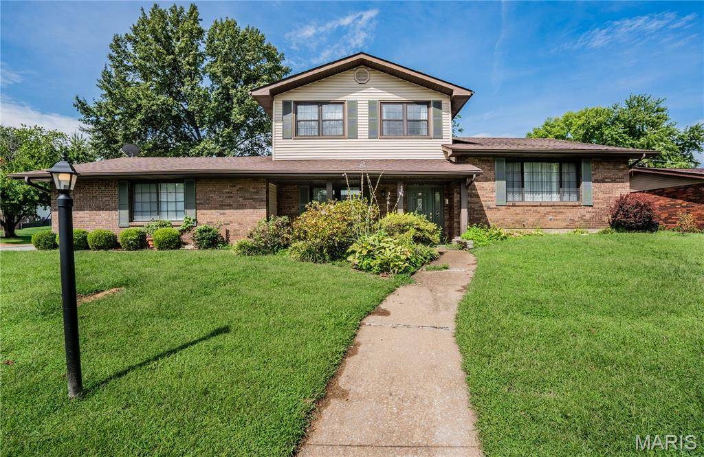 59 Stacy DR, Fairview Heights, IL 62208