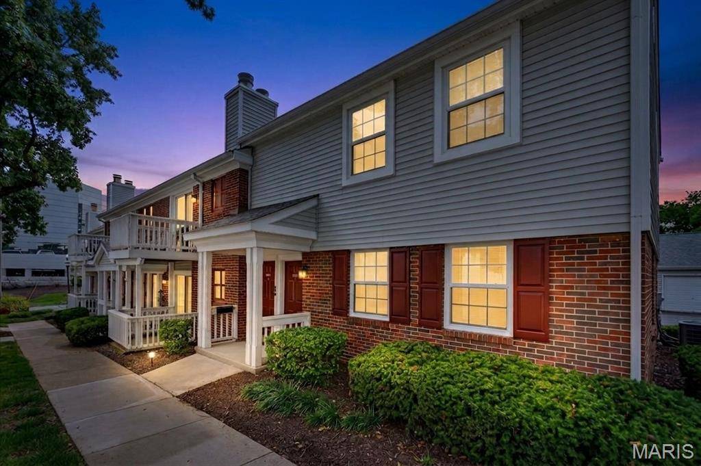 8816 Eager RD, Brentwood, MO 63144