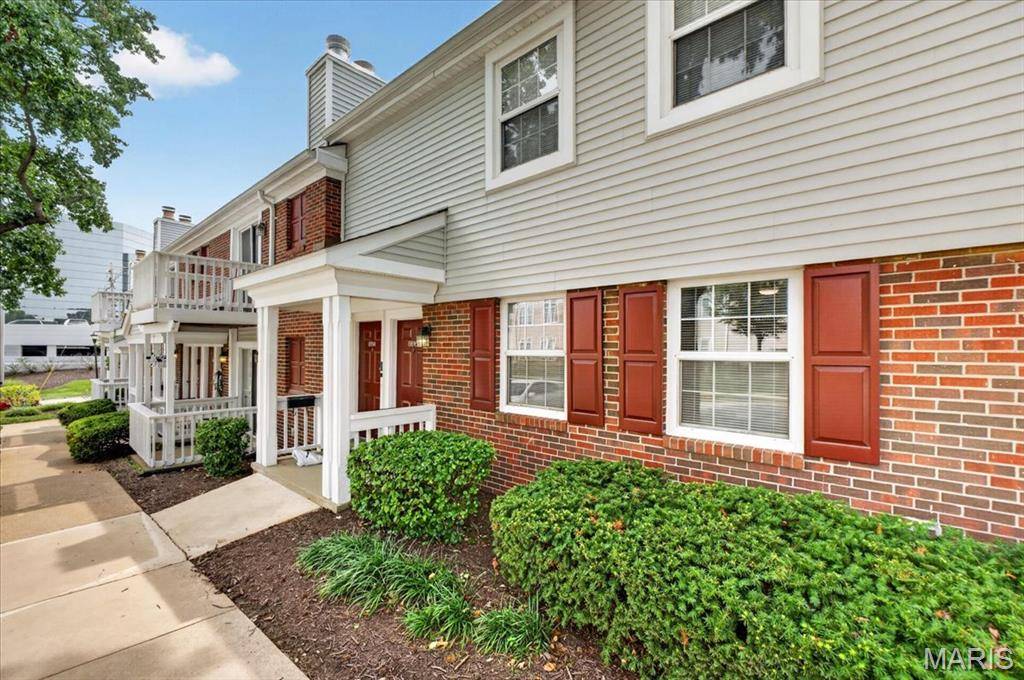 8816 Eager RD, Brentwood, MO 63144