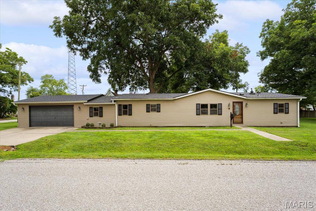 100 W Kentucky ST, Trenton, IL 62293