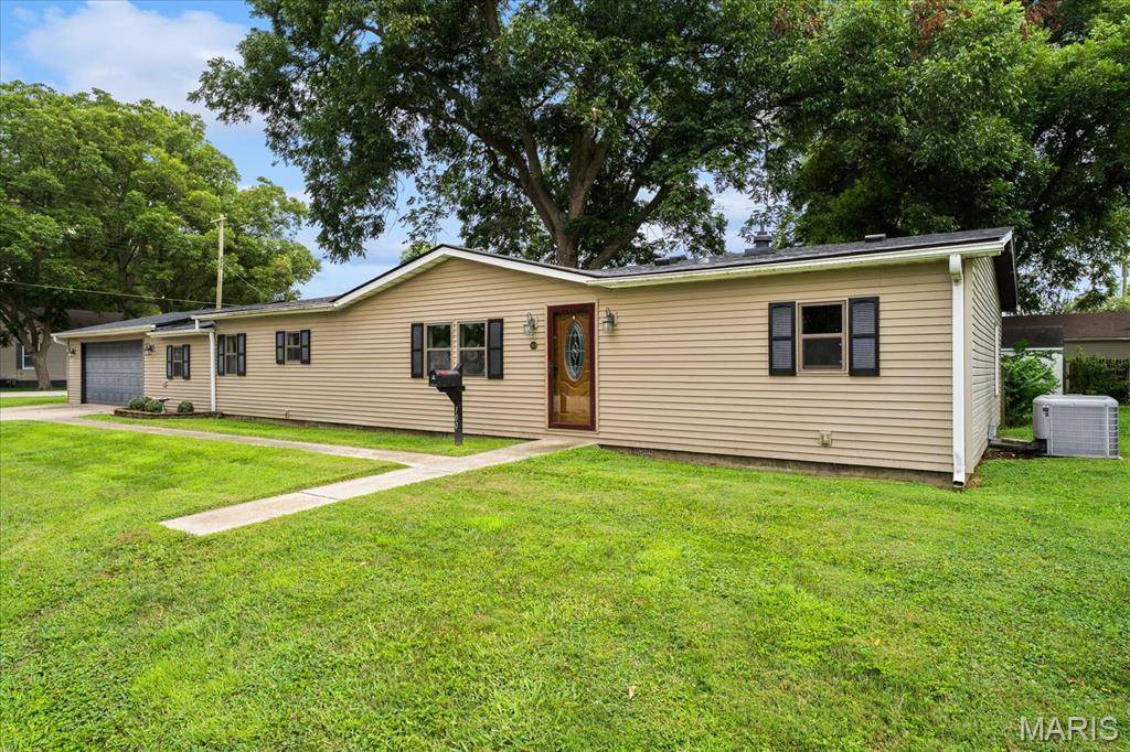 100 W Kentucky ST, Trenton, IL 62293