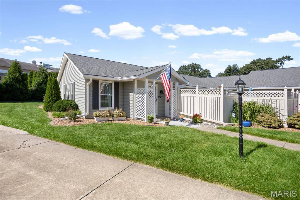1349 Normandy DR, Godfrey, IL 62035