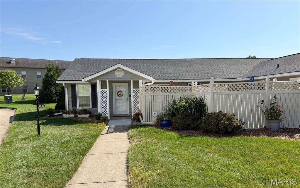 1349 Normandy DR, Godfrey, IL 62035