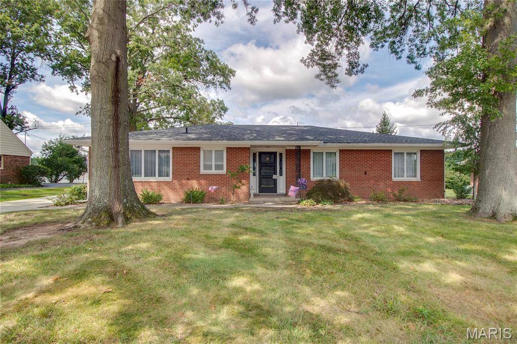 3212 Morkel DR, Godfrey, IL 62035
