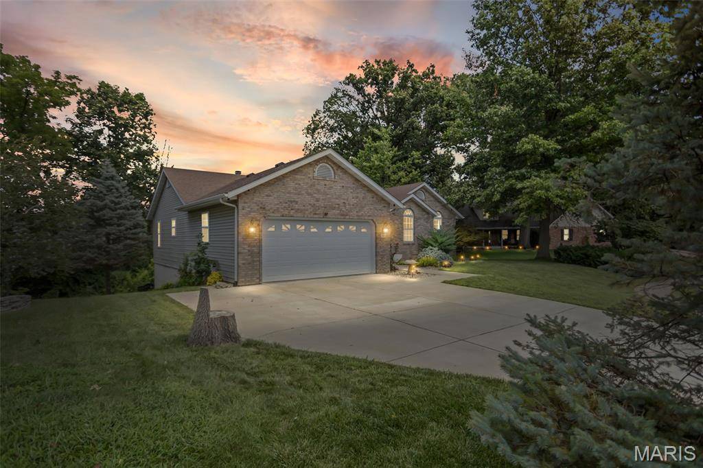 109 Fairington DR, Troy, IL 62294