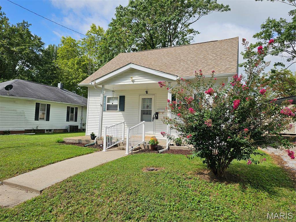 605 N Vine ST, Sparta, IL 62286