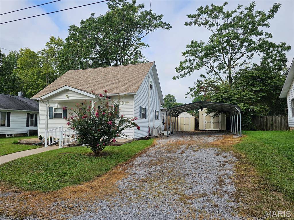 605 N Vine ST, Sparta, IL 62286
