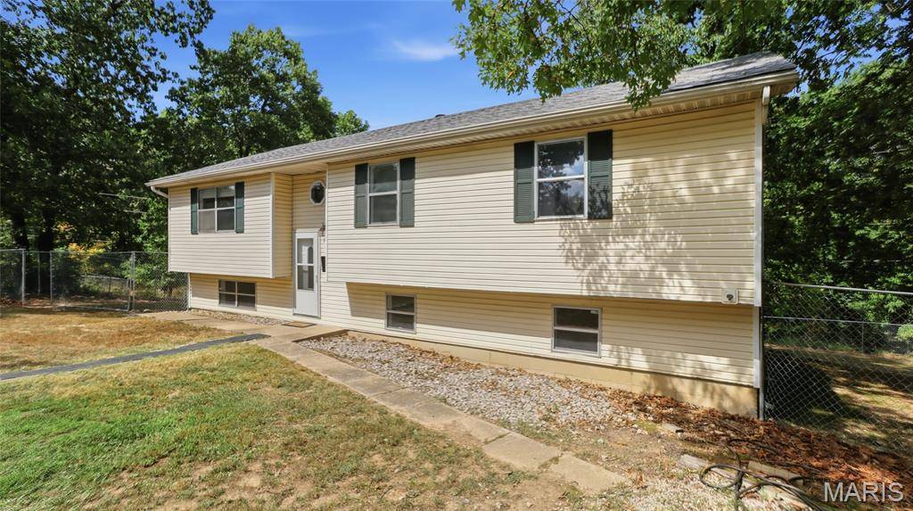 24370 Trolley LN, St Robert, MO 65584