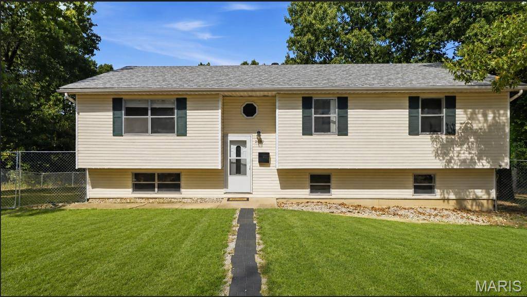 24370 Trolley LN, St Robert, MO 65584