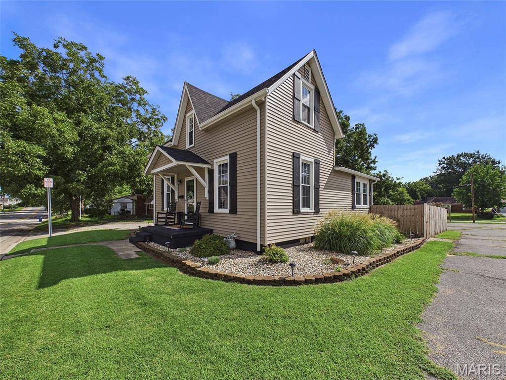 801 Poplar ST, Highland, IL 62249